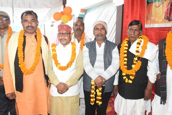 सामूहिक माल्यार्पण